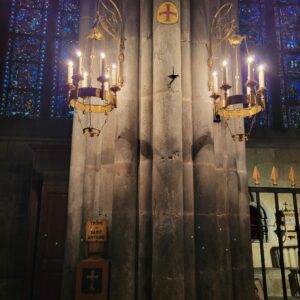 Cathédrale de Clermont, une des douze croix de consécration, bénite en 1924