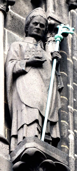 Cathédrale de Clermont, statue Viollet-le-Duc, évêque Hugues de la Tour, Photo Le Pivain