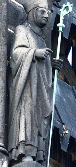 Cathédrale de Clermont, statue des tours, évêque Guy de la Tour, photo le Pivain